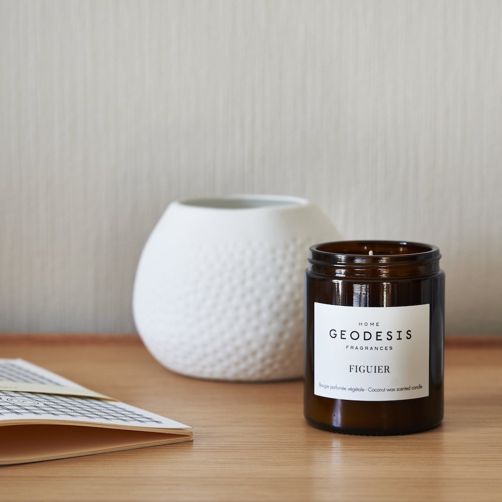 Découvrez notre collection NATURE 🌿: bougie 100% végétale réalisée avec de la cire de noix de coco et noyau d'abricot, 16 parfums au plus proche de ceux que l'on trouve dans la nature, de quoi plaire à tous les goûts !
Bougie fabriquée dans notre atelier en Bretagne 🇫🇷