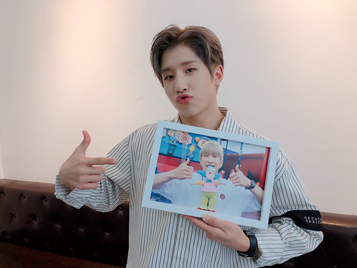 ASTRO_Staff's tweet photo. [안내] #아스트로 Every Moment Matters II 비하인드 사진을 #LIPSS 를 통해서 만나 보실 수 있습니다💜

▶ https://t.co/mhPCME7n4C

#ASTRO #EveryMomentMatters https://t.co/WvouvLPaBL