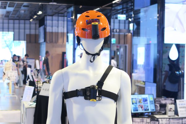 MySight360's tweet photo. How to dress for hiking without sacrificing style?
Here is the answer.
Pick up your OmiCam and use an accessory kit to mount it on your body.

OmiCam's wearable design fits most kinds of camera accessories on the market!

#WearableVRCamera
#VR https://t.co/RvaFG9Hqx1