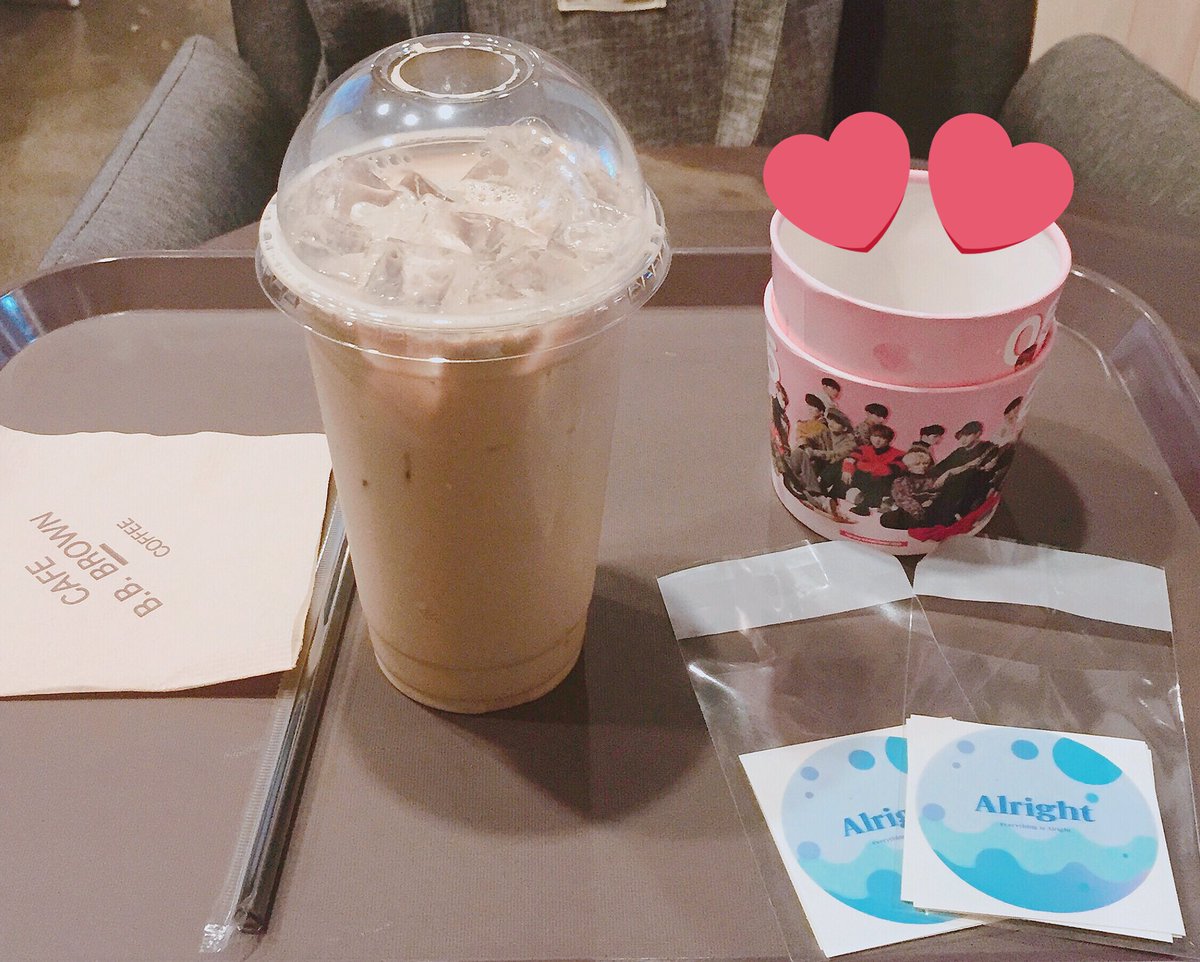 springmg406's tweet photo. 190528 세븐틴 네쨜 맞이 컵홀더 뒤늦게 받기 성공😁❤️ 공지 보자마자 이건 꼭 받으려고 했는데 기간 늘려주셔서 받을 수 있었어요❣️ 컵홀더도 삉끄삉끄 너무 예쁘구 스티커도 너무 예뻐여! 컵홀더 이벤트 진행해주셔서 감사합니다😆💞 늦었지만 세븐틴 4주년 축하해🥰😘
#세븐틴은_캐럿의_유일한_나무 https://t.co/6dj1mCU1Na