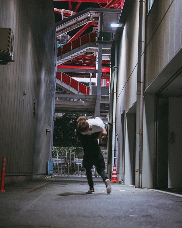 WDWJAPAN's tweet photo. 18歳おめでとう、兄弟！この日の話をずっとしていたね。そしてついに、君は18歳になったんだ。日本の東京で君が誕生日を迎えるなんて、不思議な巡り合わせだね✨君は本当にカッコいいよ！愛してるよ兄弟！byコービン https://t.co/RUTK0i364p https://t.co/eCKLTxAAi1