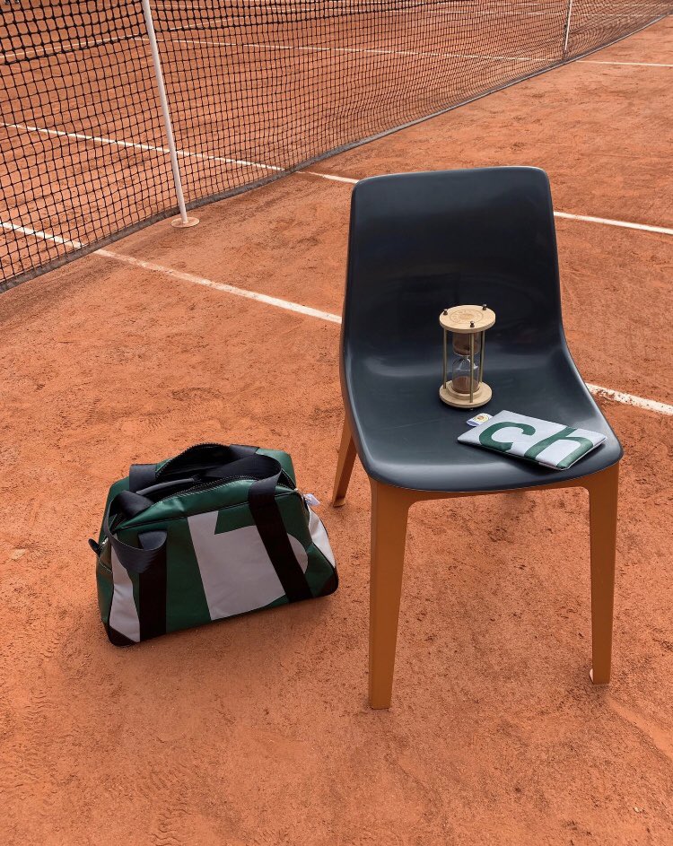 HabHac's tweet photo. À retrouver sur @WeAreTennisFR 🎾
@BNPParibas recycle le #CourtN1 pour créer une #CollectionCourtN1. 1000 objets collector en vente après #RG2019 au bénéfice de l’association @FeteleMur ! https://t.co/ewjaX0oxnv