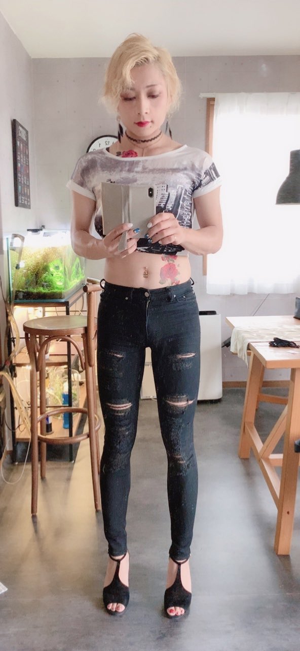 Yuki 2歳娘のパパ 91回目の化粧 いつもと趣向変えて シャネルへそぴかわいい ダウナー系ってこんな感じ へそぴ 闇系 ダウナー系 T Co 6fcqljldqb Twitter