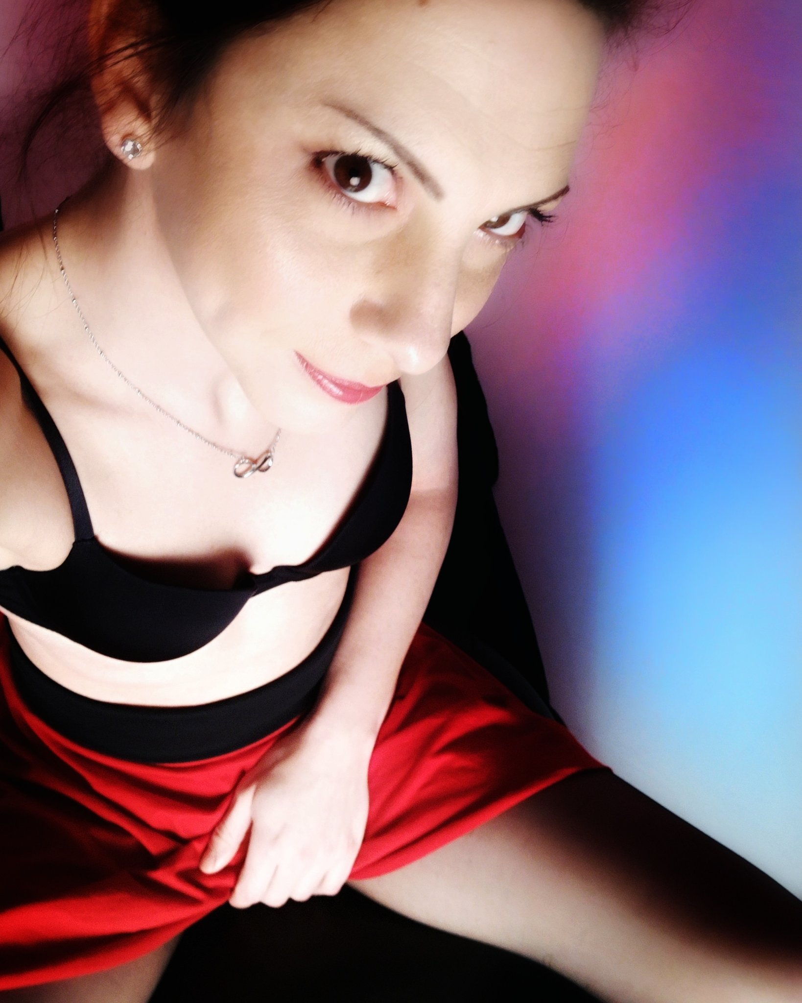 I'm a quite and discrete girl. I just like to give pleasure to people. Do you think it makes me a bad