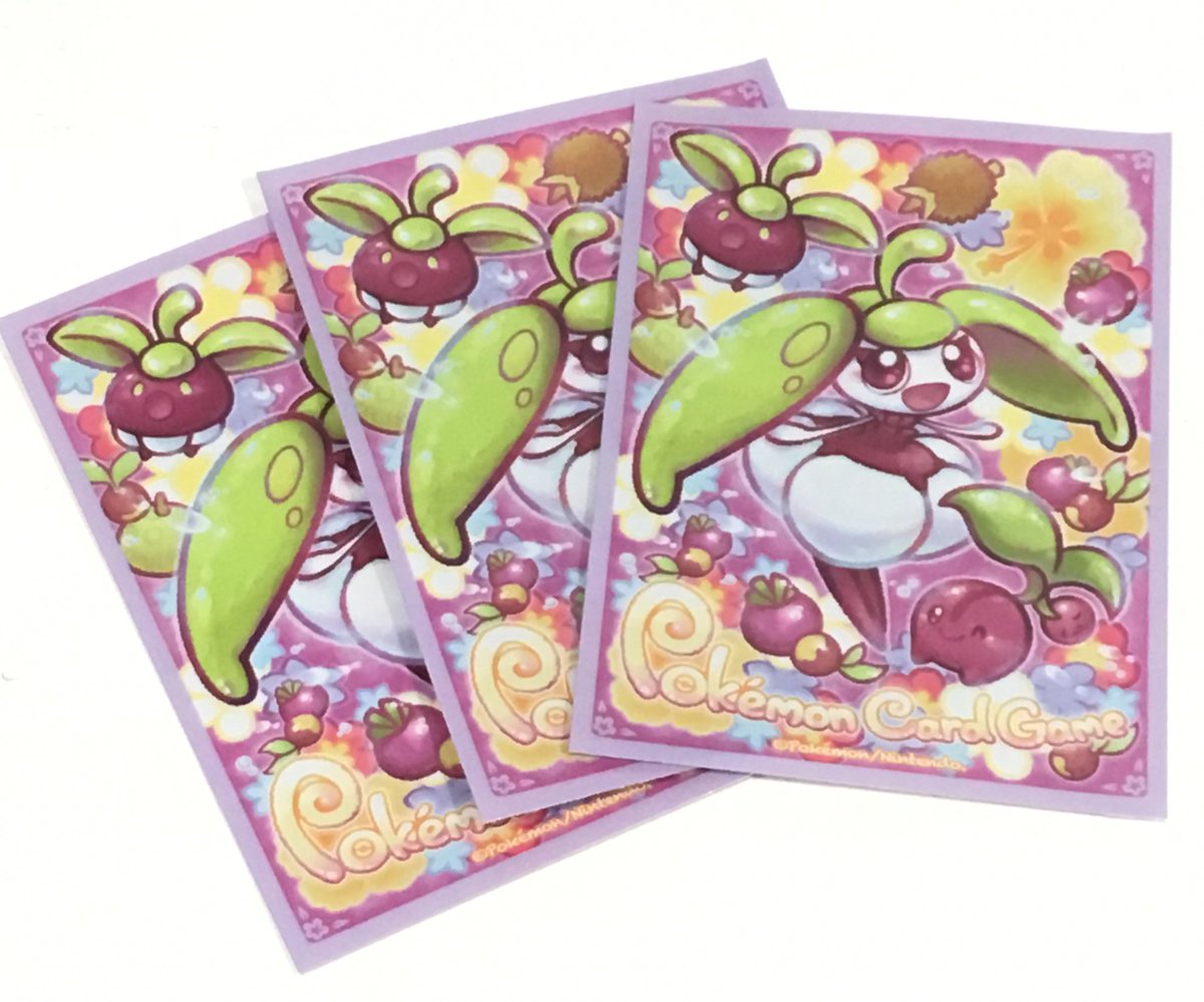 つるたさや Saya Tsuruta スリーブも描き下ろしました アローラらしい南国フルーツイメージできのみを散らしました ゲーム内アイテムのアイコン描いてたので 自分が描き下ろした ドット絵 を資料にきのみを描く みたいな製作謎パラレルが起きたりなど