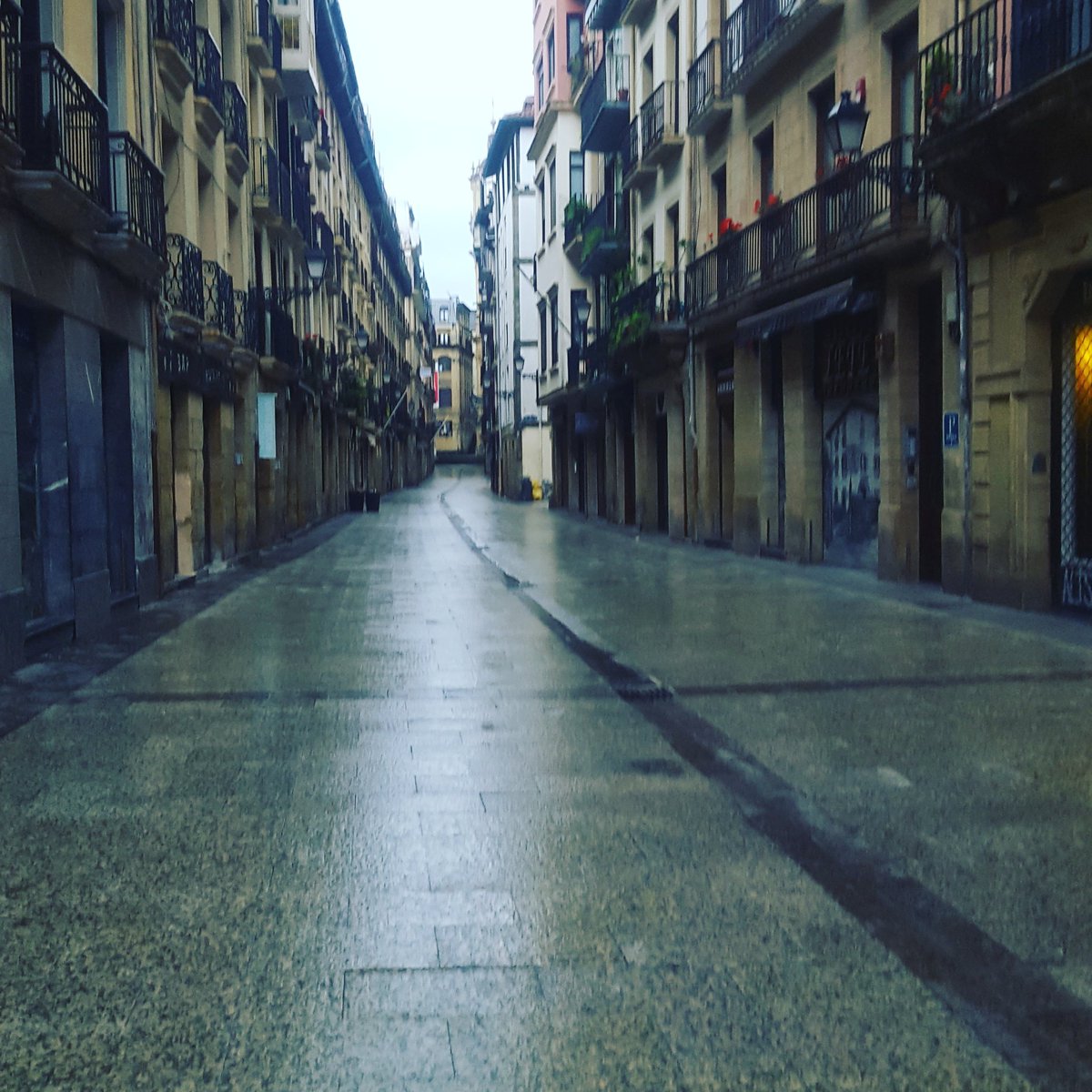 Hoy descansamos, mañana os esperamos a partir de las 11h. Feliz martes!#SanSebastian #Donostia #comer #comerbien