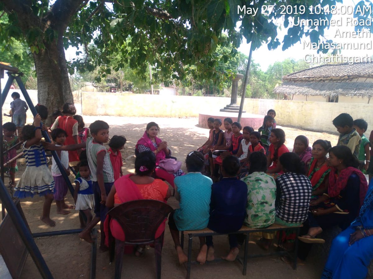 WMahasamund's tweet photo. #POSHANAbhiyaan #LetsTalkPeriod   विश्व माहवारी स्वच्छता दिवस पर सखी चौपाल लगा के पर्यवेक्षक और कार्यकर्ताओ के द्वारा  स्वयम की स्वच्छता पर सक्रिय चर���चा की गई। @MahasamundDist @GMgeetha97 @Sudhaka60884574  @HealthCgGov @BMGFIndia @WorldBankIndia @MinistryWCD  @wcdposhancg https://t.co/oFzaxhgnYH