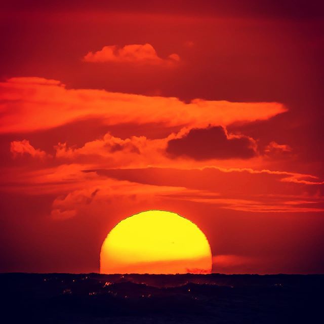 Fotomondeo's tweet photo. Sunrise #alicante #spain #españa #sunrise #travel #adventure #wanderlust #vacation #travelgram #explore #holiday #travels #traveler #traveller #traveling #travelling #travelphotography #travelingram #travelblog #travelblogger #traveladdict #exploretocrea… https://t.co/pIiqQu9Ahz https://t.co/KWevDM7uZP