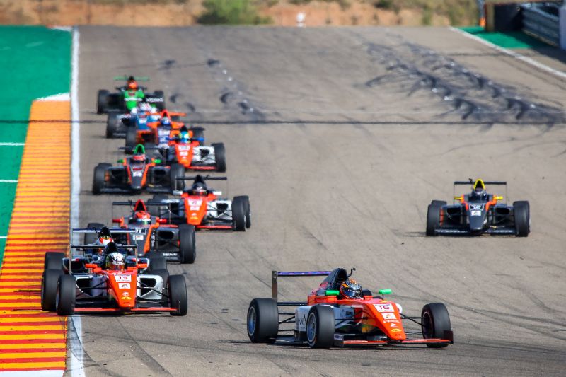 Sterke tweede plek voor Tijmen van der Helm op Motorland Aragón, tweemaal pech voor Glenn van Berlo. - mailchi.mp/online/sterke-…