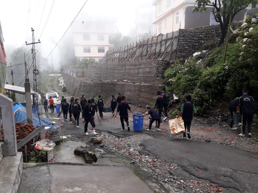 Saathi_Sikkim's tweet photo. #himalayancleanup 2019... Cleanliness drive conducted by SAATHI team of Aritar Government Secondary School at Aritar...
#sikkimagainstaddiction #UNODC_ROSA @Saathi_Sikkim @PremDasRai @MPSikkim @ZWH_Himalaya @satyazworld @UNODC https://t.co/qjDa568beh