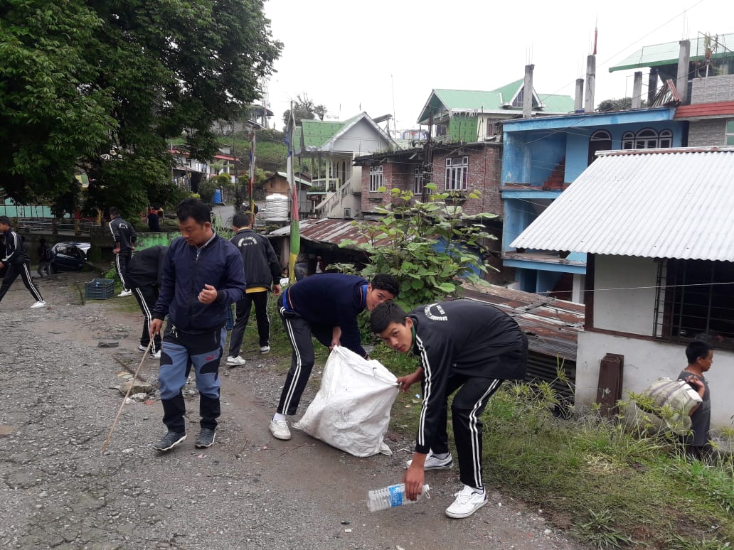 Saathi_Sikkim's tweet photo. #himalayancleanup 2019... Cleanliness drive conducted by SAATHI team of Aritar Government Secondary School at Aritar...
#sikkimagainstaddiction #UNODC_ROSA @Saathi_Sikkim @PremDasRai @MPSikkim @ZWH_Himalaya @satyazworld @UNODC https://t.co/qjDa568beh