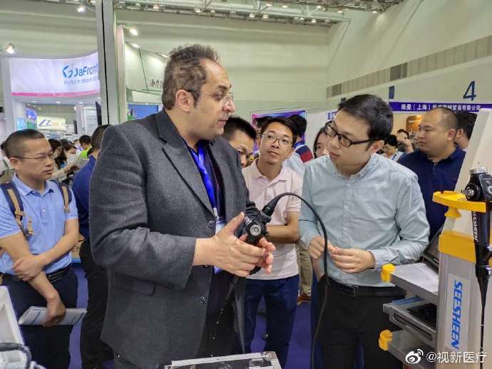 Seesheenm's tweet photo. The 13rd CSCCM (Congress of Chinese Society of Critical Care Medicine ) opened in Zhuhai last week. Seesheen, as the pioneer of video endoscope, launched the new endoscope, with 4.2mm diameter and 2.0mm working channel, which is one of the best diameter ratio in bronchoscopes. https://t.co/BKgRWaFfd6