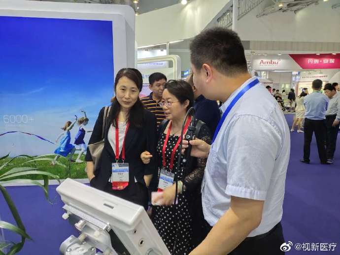 Seesheenm's tweet photo. The 13rd CSCCM (Congress of Chinese Society of Critical Care Medicine ) opened in Zhuhai last week. Seesheen, as the pioneer of video endoscope, launched the new endoscope, with 4.2mm diameter and 2.0mm working channel, which is one of the best diameter ratio in bronchoscopes. https://t.co/BKgRWaFfd6