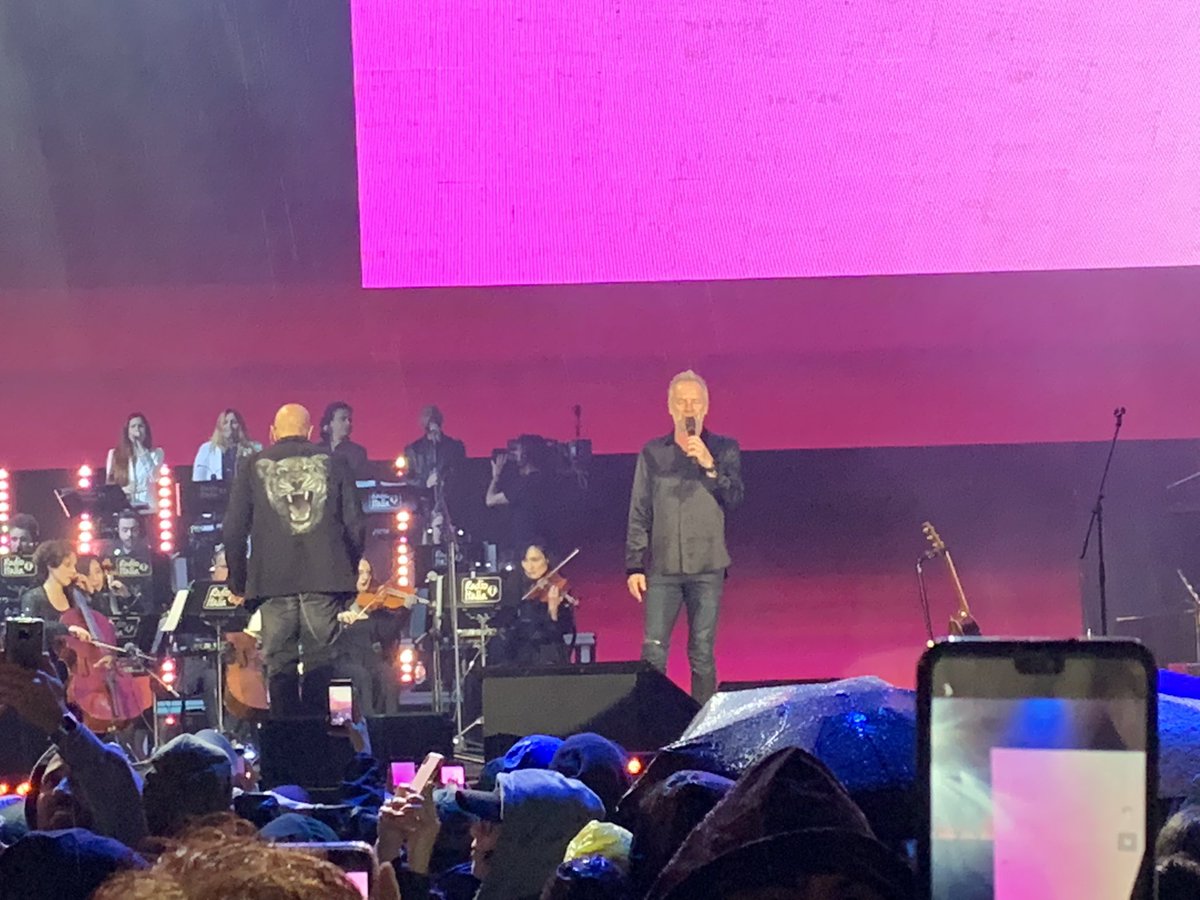 Anna_Pernice's tweet photo. Ieri è stata proprio una bella serata al concerto di @RadioItalia a #Milano con @EthosProfumerie
#rilive #ethosprofumerie https://t.co/YPRNt5G7db
