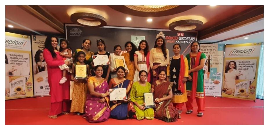 swee10life's tweet photo. Proud to be partnering with #VijayKarnataka for conducting a special #MothersDay #FashionShow. We thank all the participants and the judges for coming together to make such an amazing event possible. #Swee10Memories #SuperStarMother #MothersDaySpecial #Swee10 #AvailableOnAmazon https://t.co/bnrAgJx88j