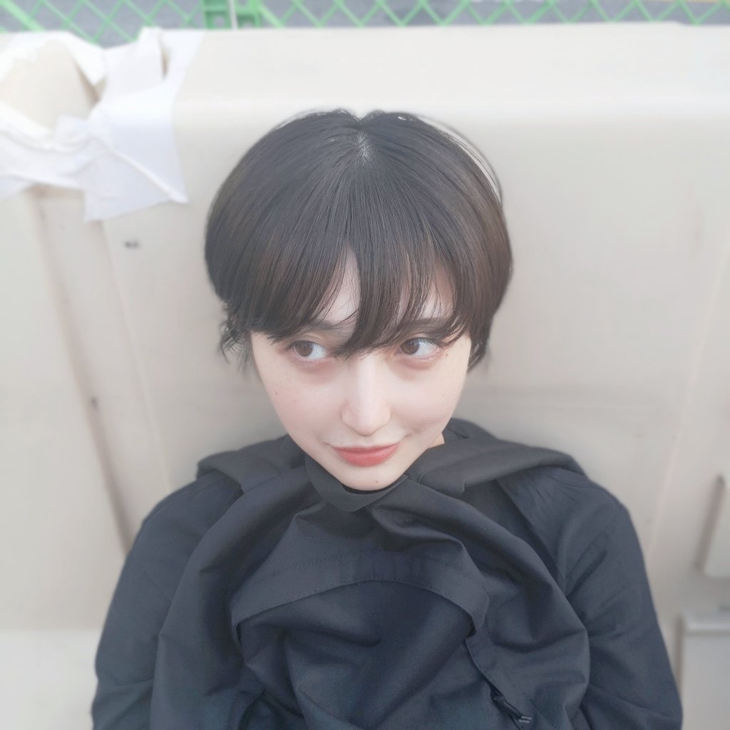 さや久保 Twitter પર ダイエット始めて数週間 来月末までに10人に 痩せたね と言われることを目標にしてたら もう達成したおめでとう自分 お腹を満たす為の食事を一切やめ 睡眠食欲より酒欲をとった結果がこのやつれ具合ですわ スマホ紛失中です 友人にスマホ