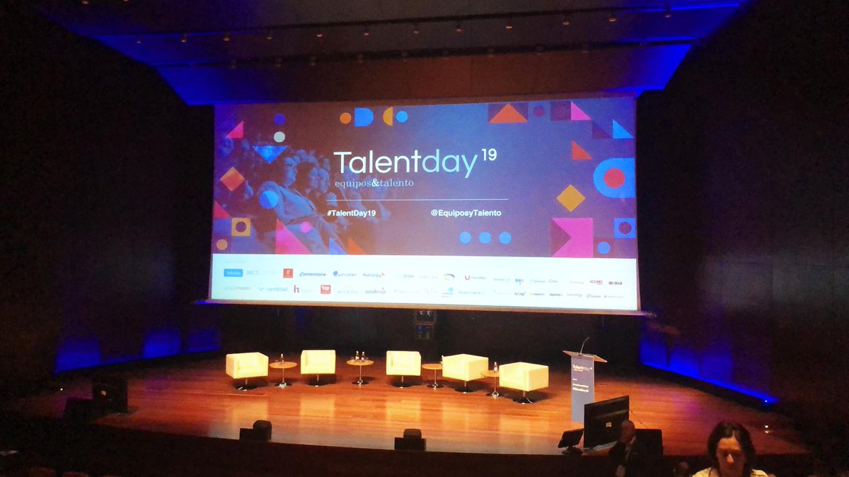 EquiposyTalento's tweet photo. MIL GRACIAS‼️#TalentDay19 ya es TT y acabamos de arrancar! Los #RRHH + trendy que nunca, y todo gracias a vosotros 💙♥️ https://t.co/IaQjWwLZWs