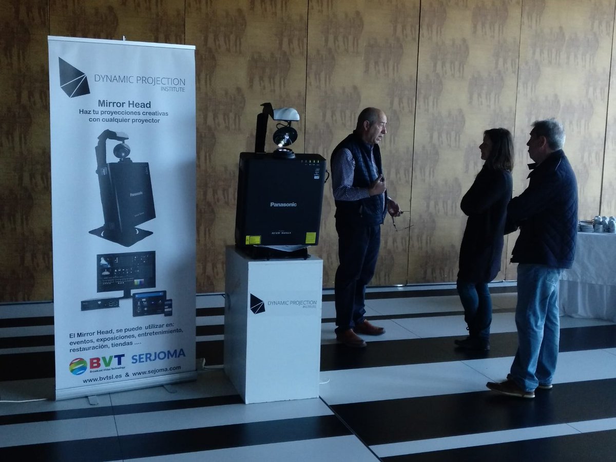 Serjoma_AV's tweet photo. #RoadshowZaragoza #MirrorHead Sistema de Proyección en superficies @themirrorhead Más info: info@bvtsl.es https://t.co/x8aHQaf4tw