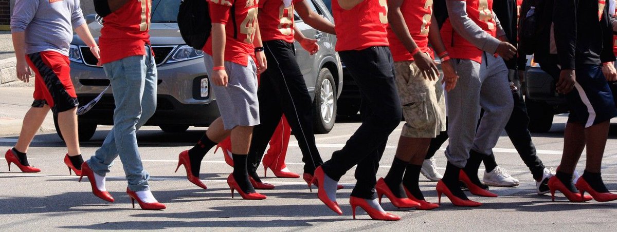 to_downtownwest's tweet photo. Sometimes, strength is a pair of stilettos 👠 May 29 is the annual @whiteribbon #WalkaMileInHerShoes event at #DavidPEcautSquare! All are welcome to bring or borrow a pair of heels, strut their stuff & end gender-based violence. Registration info here! https://t.co/yxOUBtj2oh https://t.co/YqG4SuSUIJ