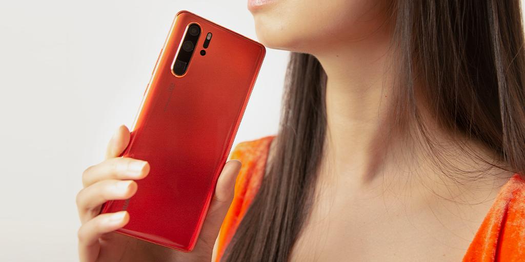 HuaweiArabia's tweet image. Show your best self with the #HUAWEIP30 Pro 512 GB in Amber Sunrise, the unique limited colour. Buy yours now as stock is limited! tinyurl.com/y3ga849n