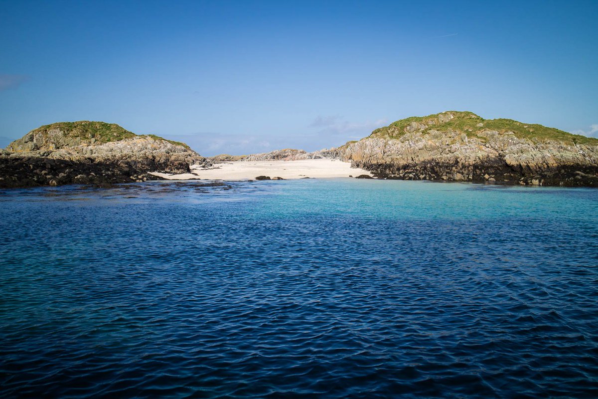 watchmesee's tweet photo. NEW POST: The best Scottish islands to visit on your next #Scotland trip - https://t.co/QkH8pRji8d 🏝️#travel #ScotlandIsNow #BlogScot https://t.co/WFjtbW9XkY