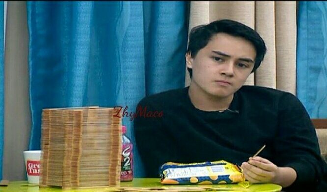 walakabampira's tweet image. Naaalala nyo kung bakit nakasimangot dito ang jowa ni #MAYMAYxMeganMGMay31?
Sige nga kwentuhan nyo ako ;)
@maymayentrata07 @Barber_Edward_