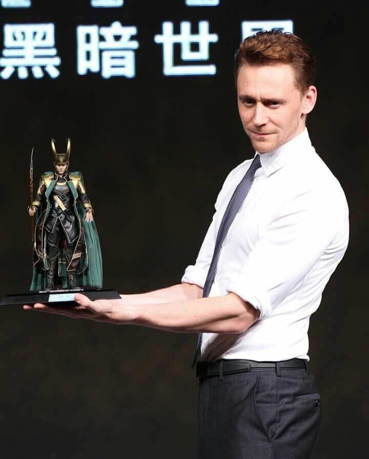 mamkin_krash's tweet photo. @HiddlestonSpam 
#HiddlesWhite 
#TomHiddleston https://t.co/LfNRL53G9Y