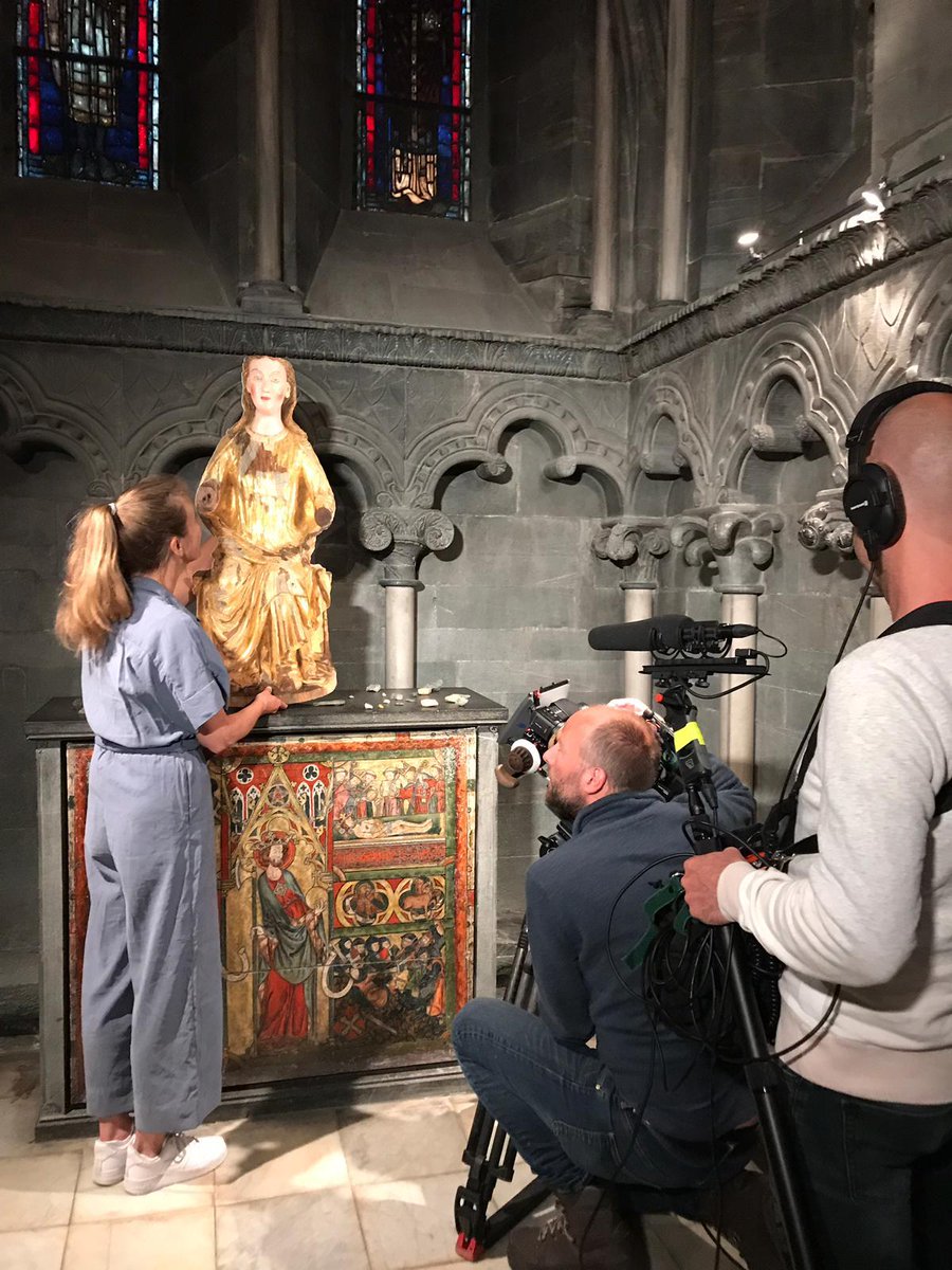 catharijne's tweet photo. Onze conservator Micha Leeflang is deze week op reis met een wel heel bijzondere reisgenoot: onze Middeleeuwse Maria! Op zoek naar vragen over haar herkomst vindt ze in zowel Noorwegen als Spanje de verrassende antwoorden. Het resultaat ziet u dit najaar tijdens 'North &amp; South'! https://t.co/WeRzfSHUw5
