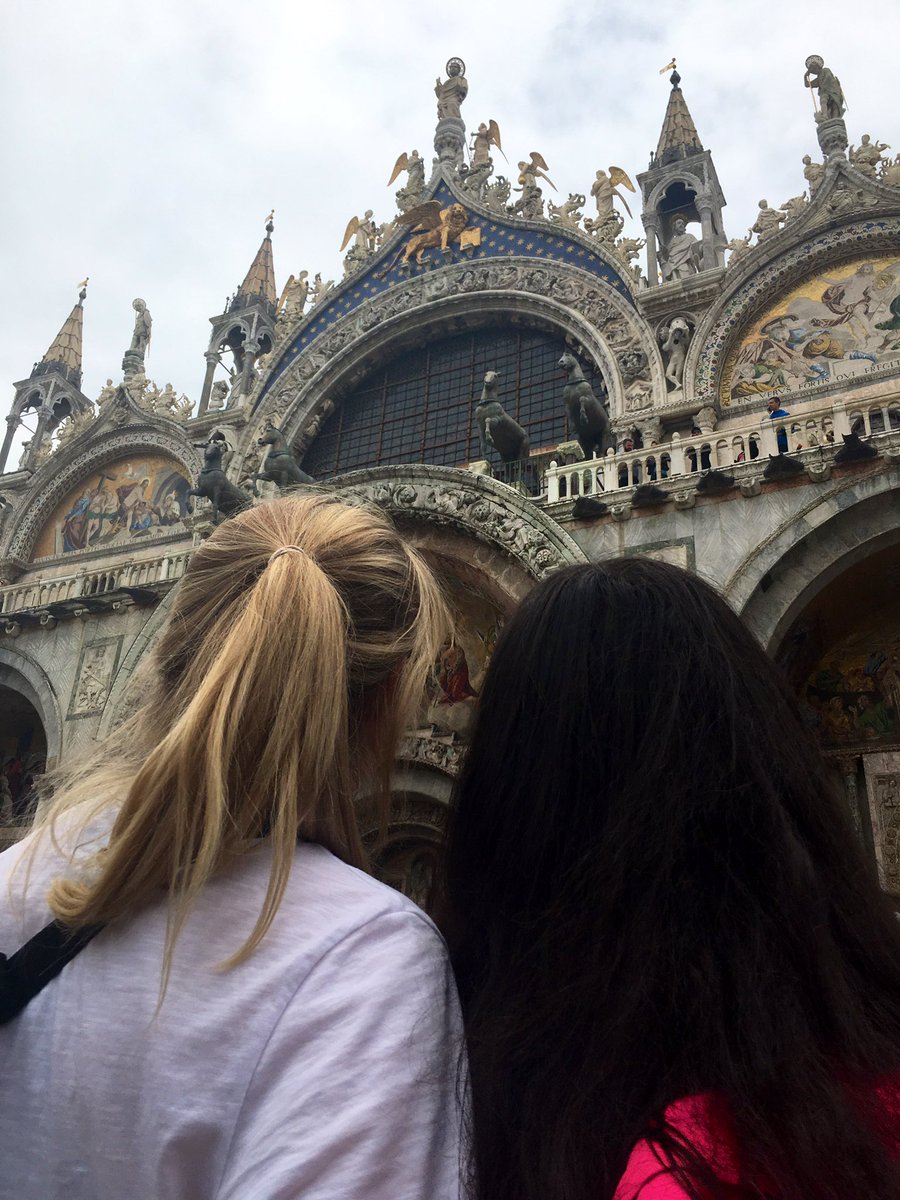 StAlsCarrig's tweet photo. Touring Venice & St. Mark’s Square #TYtour #stalsgirls https://t.co/mhIavkPE4P