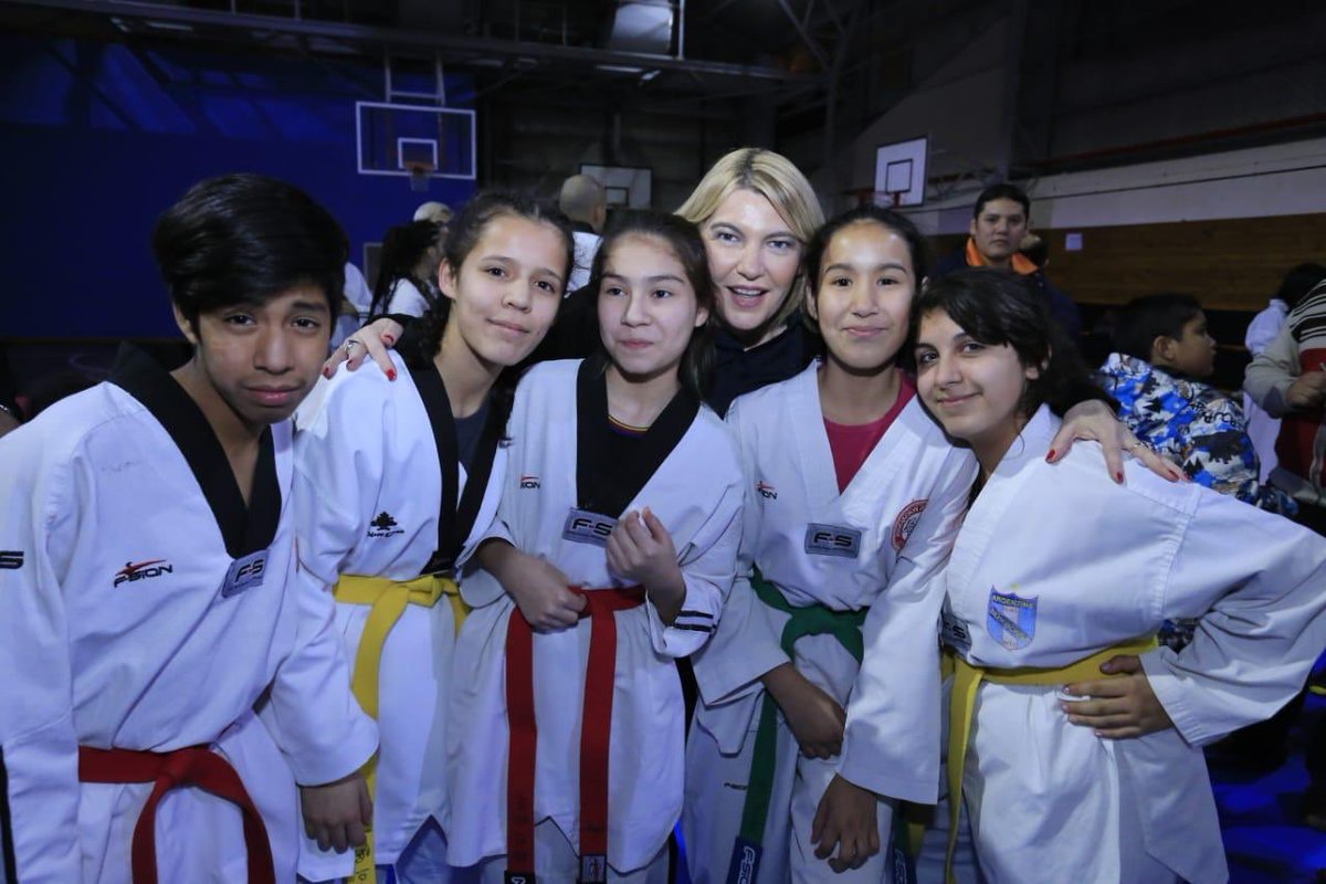 RosanaBertone's tweet photo. En #RíoGrande firmamos un acuerdo para que la Asociación de Taekwondo🥋”Chacra IV” cuente con un espacio cubierto para dictar clases gratuitas a los chicos de todas las escuelas deportivas con proyección nacional e internacional

#UnidosPorElDeporte
#UnidosPorNuestrosJóvenes https://t.co/NvZupugeGn