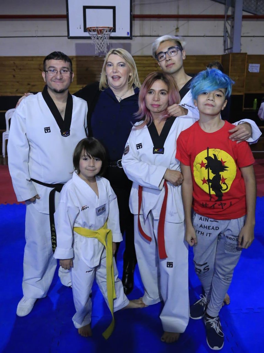 RosanaBertone's tweet photo. En #RíoGrande firmamos un acuerdo para que la Asociación de Taekwondo🥋”Chacra IV” cuente con un espacio cubierto para dictar clases gratuitas a los chicos de todas las escuelas deportivas con proyección nacional e internacional

#UnidosPorElDeporte
#UnidosPorNuestrosJóvenes https://t.co/NvZupugeGn