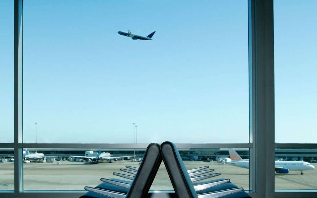 TravelLeisure's tweet photo. Unfortunately, this needs to be said: How to behave at the airport: https://t.co/z9Xl8o3n9H https://t.co/65We4BIaTq