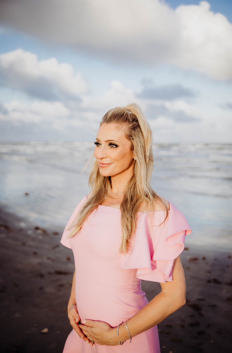 chitakhou's tweet photo. 💝Baby girl due early December 💝 such a dream!!!!! https://t.co/PXmzihw7Wg