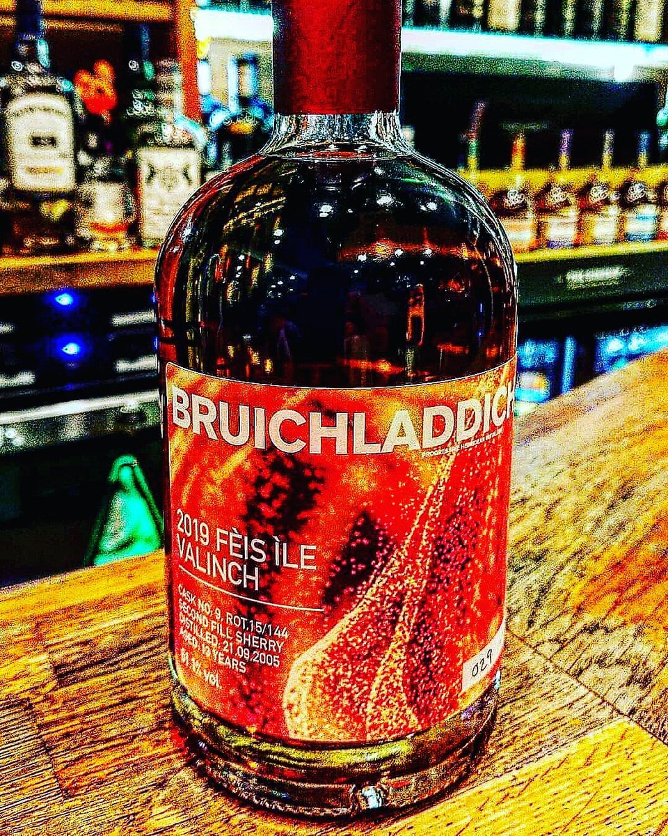 BowmoreHotel's tweet photo. Now available in luccis whisky 🥃 bar is the new valinch Feis Ile 2019 second fill sherry 13 years old from 2005 and its 1 of 438 bottles 😉 😎!
#BowmoreHotel #bruichladdich #islay #Lucciswhiskybar #Valinch https://t.co/cyA2xYCvB4