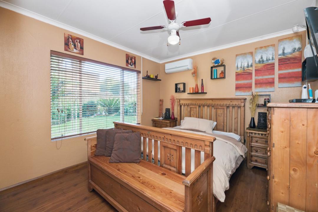 LeadhomeSA's tweet photo. PRICE REDUCED! This beautiful 2-bed home in Birchleigh was #JustReduced to R1,050,000. Book a viewing & view more πΈ here: https://t.co/LOnTIENsSB or βοΈ call 010 590 3088. #Leadhome #OneFlatFee #RealEstate #HotProperties https://t.co/zU6Hi9Vv69