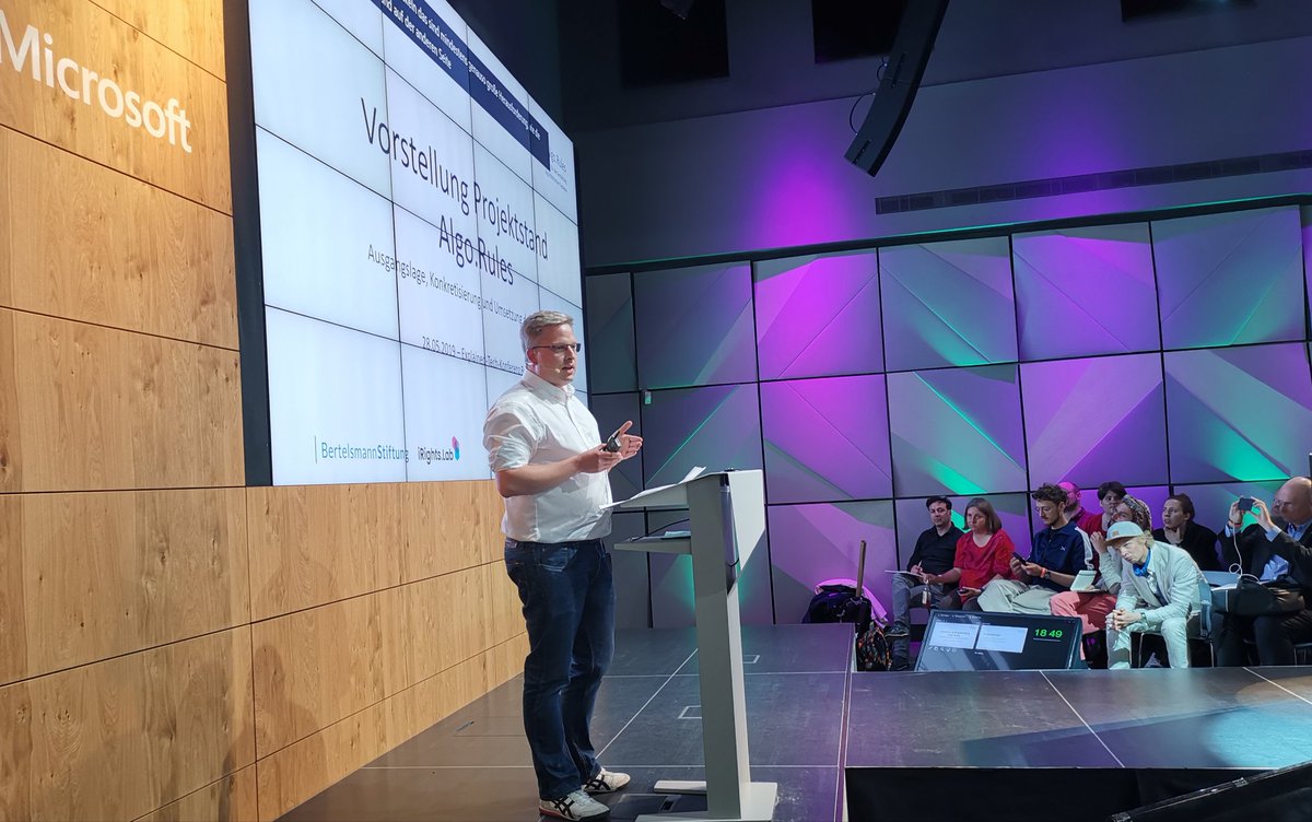 svetsight's tweet photo. #Recht für #Algorithmen
als kodifizierte #Ethik,
um gesellschaftlicher #Verantwortung für #Technik gerecht zu werden:
@PhilippOtto, Direktor @iRightslab.
#MsftExplained #Responsibility #AI @MicrosoftBerlin https://t.co/KbqLTP7OmK