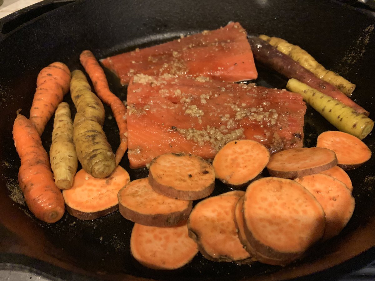 805Fit's tweet image. Before and after. Love my cast iron to cook my dinner all at once. Roasted this orange beauty with olive oil and various spices. Topped it with my favorite almond butter turmeric dressing. 🔥🎃🦊🍁💥🍊🧡