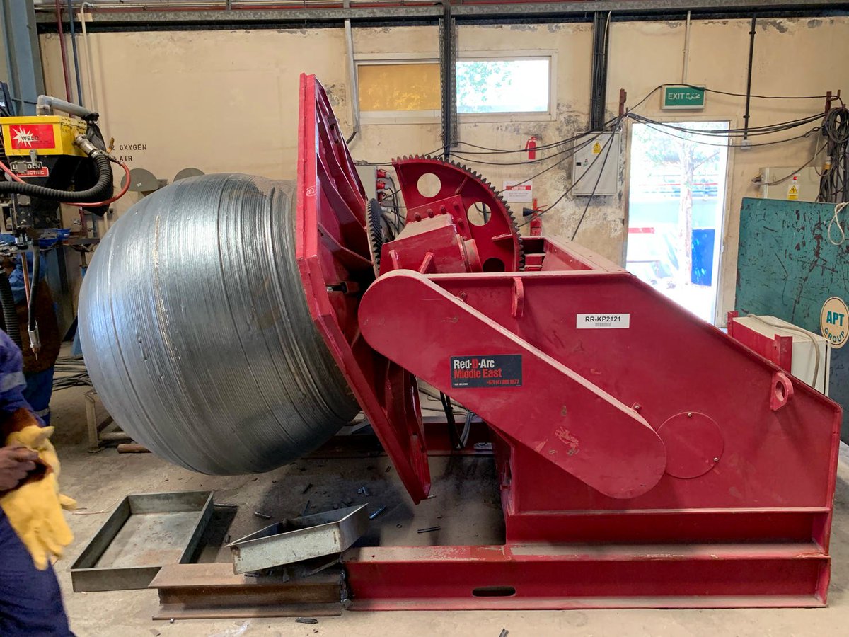 RedDArc's tweet photo. Our team in the Middle East set up this custom submerged arc welding package to help a customer with a unique welding challenge. https://t.co/ge5qfbIJHt #UAE #subarc #welding #steelfab https://t.co/tUSIH1jgzG