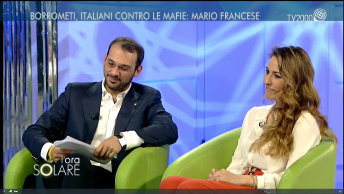 orasolaretv2000's tweet photo. .@paoloborrometi: "C'è un filo che unisce queste storie e questi uomini e l'impegno di chi fa memoria viva, che significa farli rimanere ancora vivi, come nella stanza accanto". @SilviaFrancese, nipote di #MarioFrancese: "Se potessi rivederlo un attimo, lo abbraccerei". @TV2000it https://t.co/hmVV9tbS50