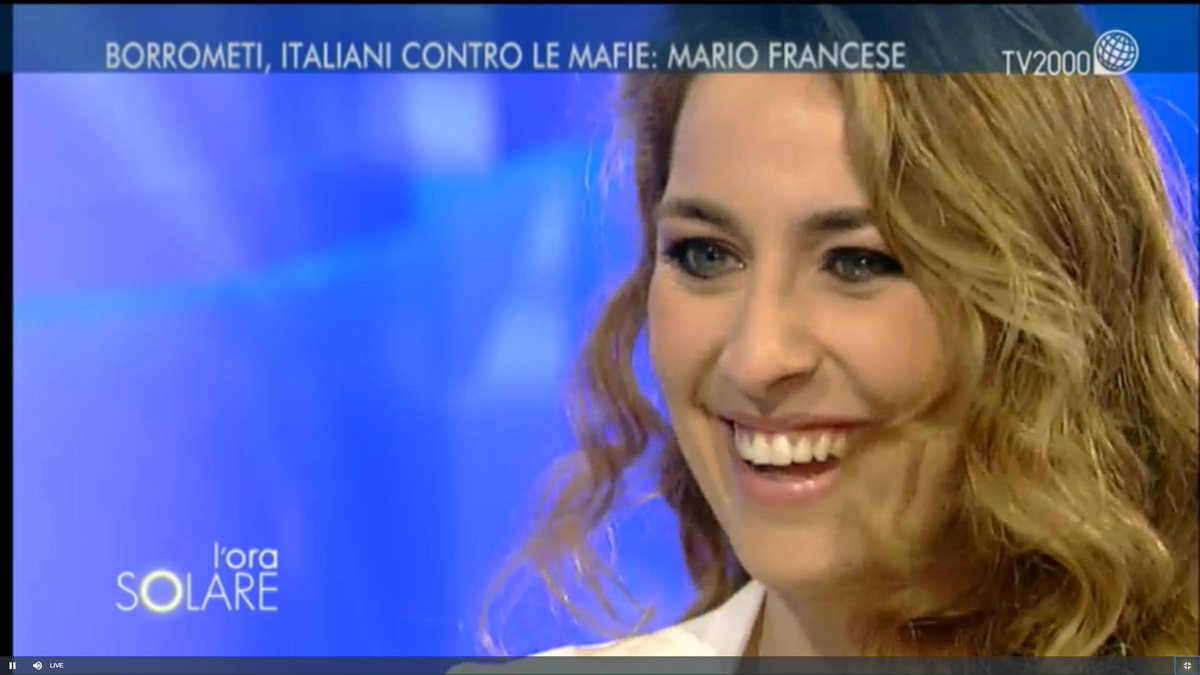 orasolaretv2000's tweet photo. .@paoloborrometi: "C'è un filo che unisce queste storie e questi uomini e l'impegno di chi fa memoria viva, che significa farli rimanere ancora vivi, come nella stanza accanto". @SilviaFrancese, nipote di #MarioFrancese: "Se potessi rivederlo un attimo, lo abbraccerei". @TV2000it https://t.co/hmVV9tbS50