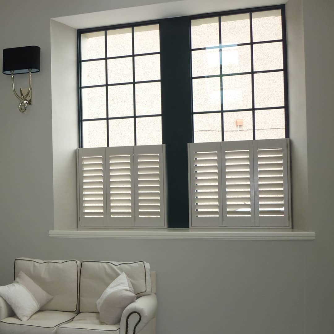 CheshirePS's tweet photo. CafΓ© style shutters look amazing in these large windows adding a touch of class to this stunning property #cafestyleshutters #shutters #classylook #interior #stylestatement #interior123 #stylishinteriors https://t.co/sgHS7X3tji