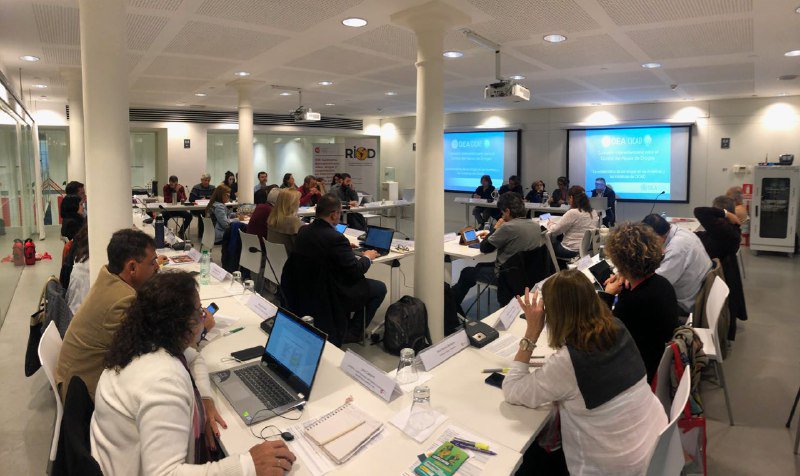 RIOD_oficial's tweet photo. Hablando de la atención integral centrada en la persona: @alfonzo4457 (@opsoms), Alfonso Abarca (@CICAD_OEA), @Fperezanton (@abd_ong) y Ana M. Echeberría (@encare5)
¡Sigue la mesa en directo! 👉 https://t.co/6bqsauYONF https://t.co/oYdvm6toLF