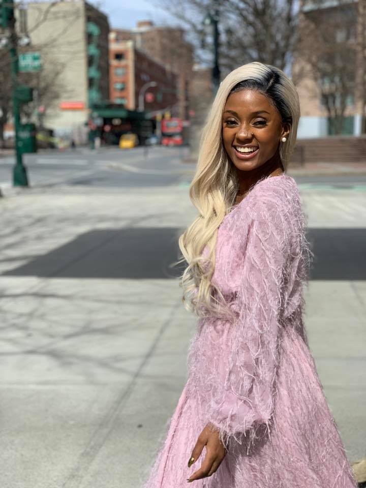 mizzica_'s tweet photo. @VanessaMdee 
from a bit of time 
     the #lovely 🥰 Vanessa Mdee 
     no longer sees my tweets, 😩
            maybe today I'm so #lucky 🍀 
    that she starts also to follow me. 🙂
                        Let's #Hopeee! 
                                        😊 https://t.co/guN8qJGuqR