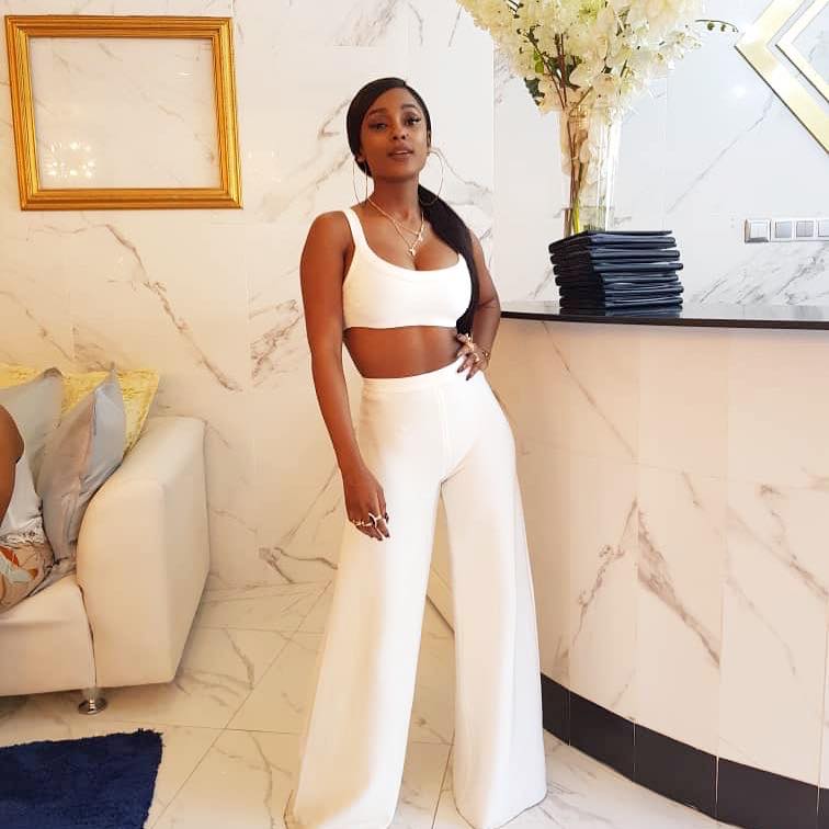 mizzica_'s tweet photo. @VanessaMdee 
from a bit of time 
     the #lovely 🥰 Vanessa Mdee 
     no longer sees my tweets, 😩
            maybe today I'm so #lucky 🍀 
    that she starts also to follow me. 🙂
                        Let's #Hopeee! 
                                        😊 https://t.co/guN8qJGuqR