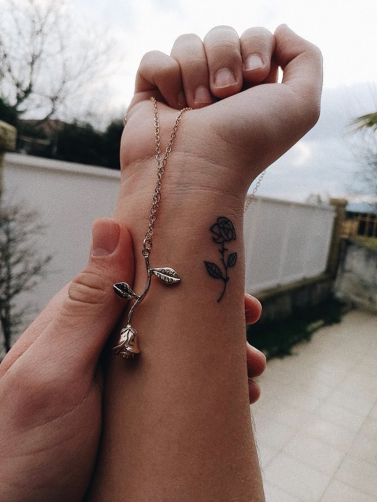 Cyranoob's tweet photo. Rose tattoos 🌹 https://t.co/QcS34p8m7D