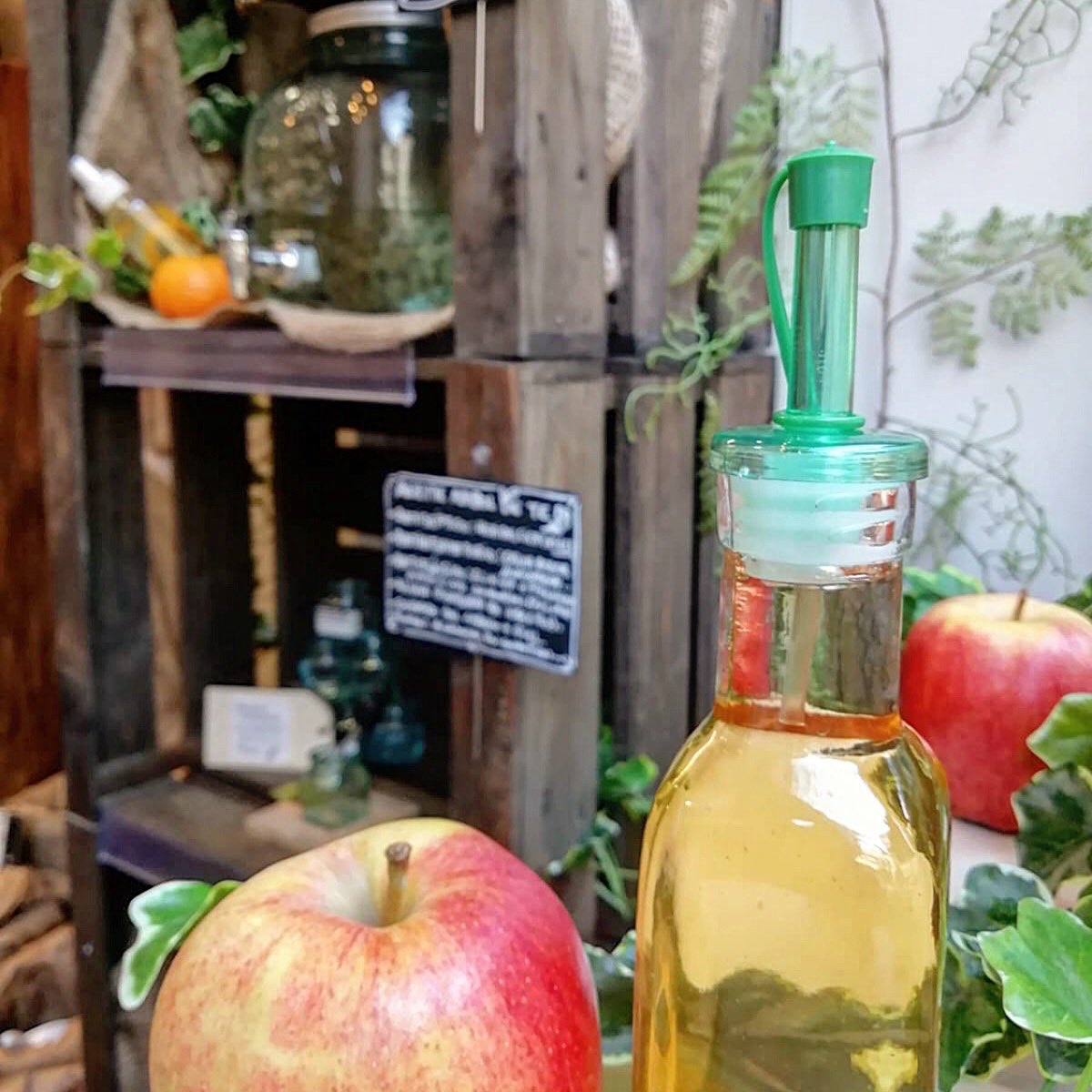 naturaletha's tweet photo. Tienes que probar el nuevo #Vinagre de #Manzana Puro #Bio🍏! ¡A #GRANEL! Tráete tu envase y llévate la cantidad que quieras #sevilla #ecologico #vegano #zerowaste #tienda #calleferia #alamedadehercules #naturaletha #alimentosecologicos https://t.co/X3hJLZACW4