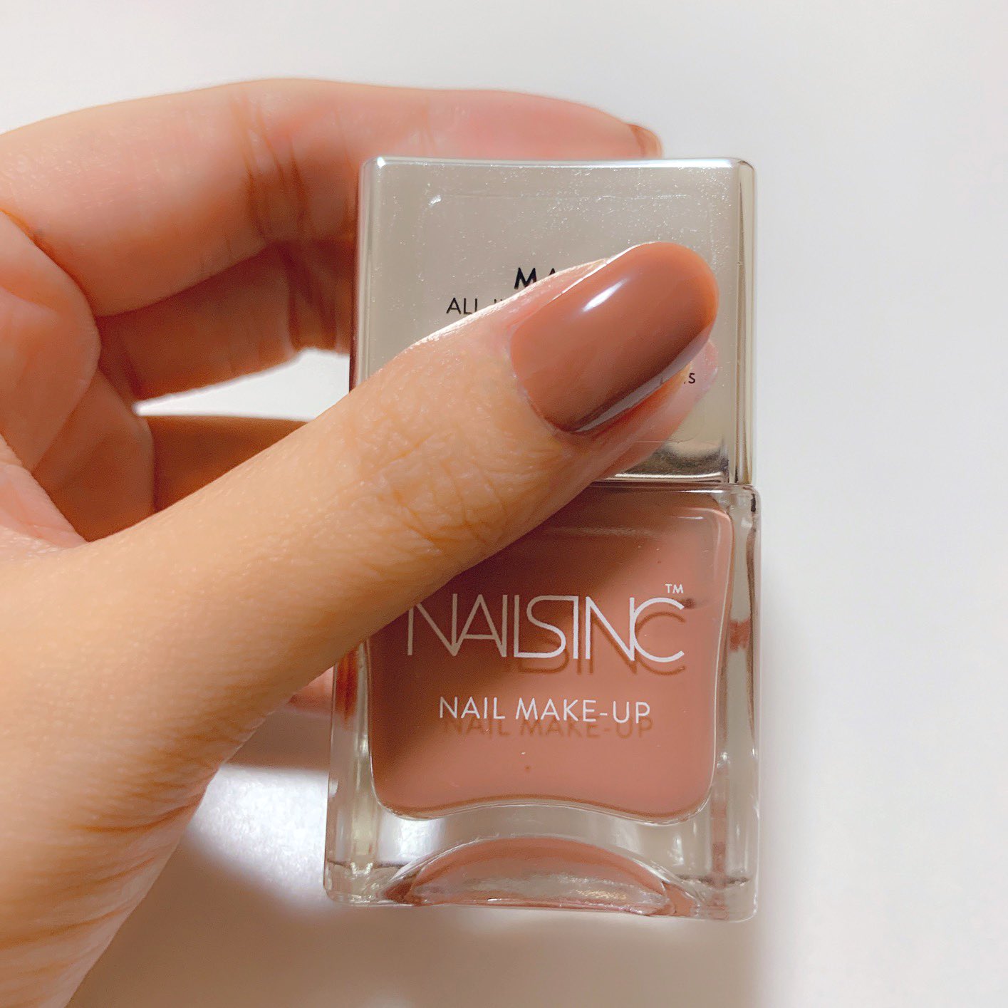 Twitter 上的 くろねこ ネイルズインクのボーモントストリート トップコート 買った時にネイルも色々かったので見てほしい 初夏の色ではない気もするが めちゃくちゃ好みの色だし 最近はメイク界も年がら年中秋の様な色だしてくれるしいいよね トップコートだけじゃ