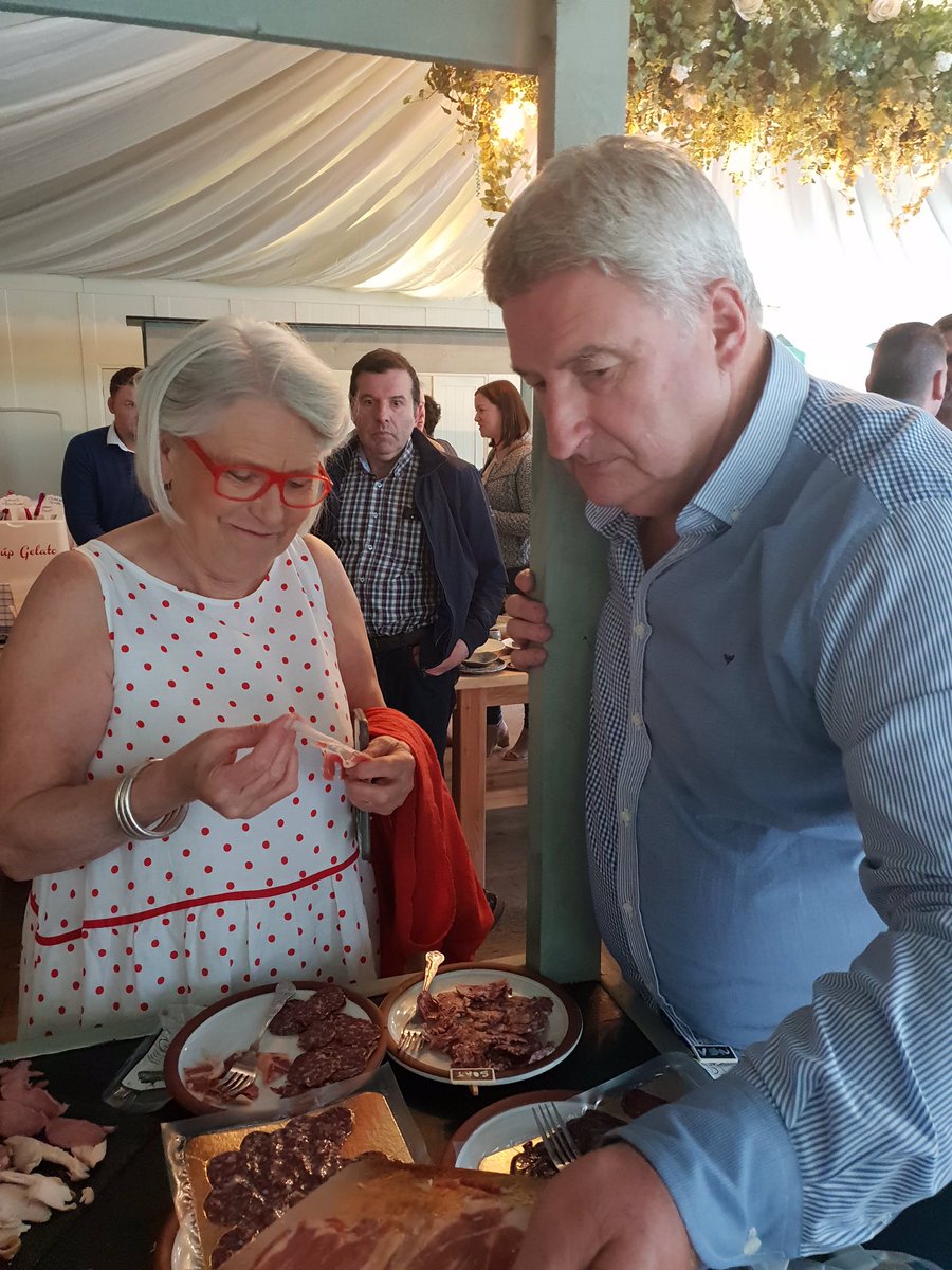 A wonderful time was had by all at this year’s #ETFoodAwards in the very stunning <a href="/VPLodge/">Virginia Park Lodge</a> 
Great to meet <a href="/darinaallen/">Darina Allen</a> &amp; <a href="/GCsIreland/">Georgina Campbell</a> who have done so much amazing work for Irish food and hospitality.