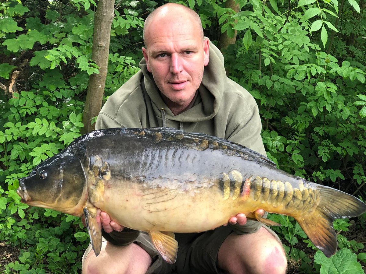 SteAlfordCarp's tweet photo. 18lb+ for Dean Crust on Sangemere.
#TeesValleyLakes
#DNABaits
#JPrecisionHooks https://t.co/60mb1SYoza