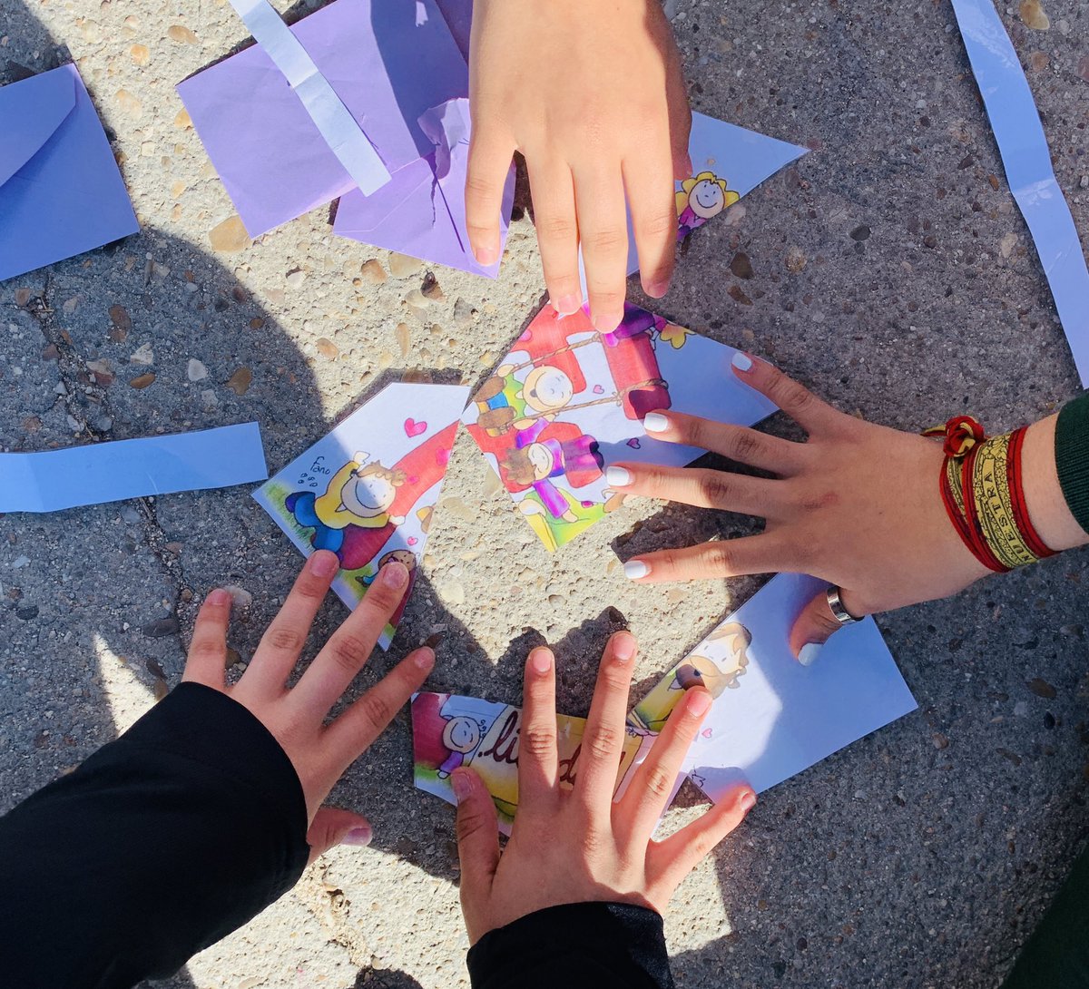 c13okapy's tweet photo. Hoy, en Relilandia, gimkana sobre Jesús preparada por ellos, la profe tb juega y aprende. Juntos en este proceso de cambio educativo. Como ayuda cambiar el entorno del aula para que fluyan mejor las cosas. #relilandia #gamification #education #siempreasunción @AsuncionCblanca https://t.co/QflPMEJB4i